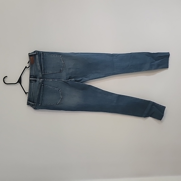 29L Curve Love Ripped Jeans with raw hem - Picture 2 of 3